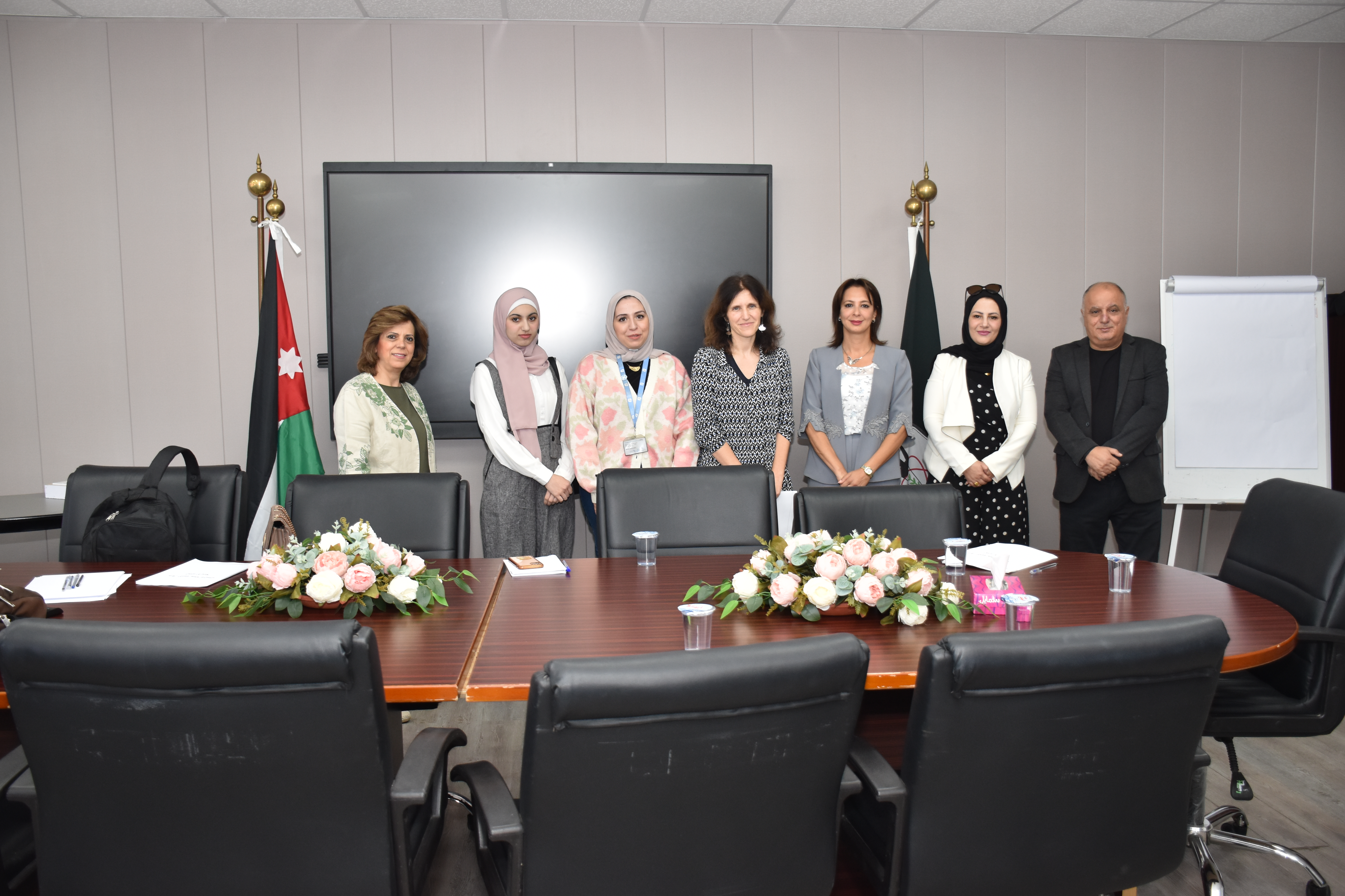 المنسقة الاقليمية لمشروع النهج القائم على حقوق الانسان تزور مركز الأميرة بسمة لدراسات المرأة